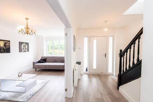 Spacious 3-Bed by Beatles Attractions & Transport in Halewood Spacious 3-Bed by Beatles Attractions & Transport in Halewood