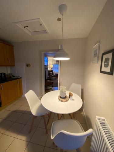 Cosy cottage with private large sunny Garden ideal for families and couples in 蓋爾文 Cosy cottage with private large sunny Garden ideal for families and couples in 蓋爾文