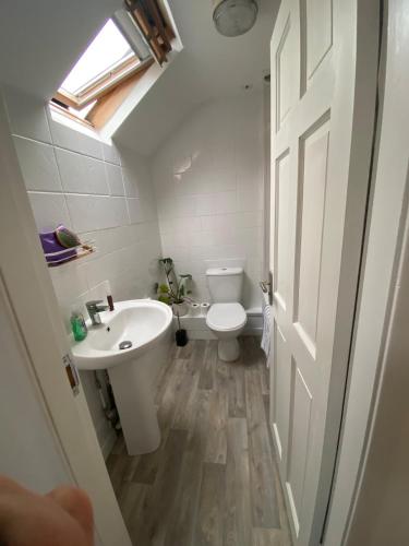 Cosy cottage with private large sunny Garden ideal for families and couples in 蓋爾文 Cosy cottage with private large sunny Garden ideal for families and couples in 蓋爾文