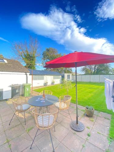 Cosy cottage with private large sunny Garden ideal for families and couples in 蓋爾文 Cosy cottage with private large sunny Garden ideal for families and couples in 蓋爾文
