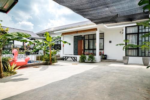 Balcó/terrassa, Villa RNB 2Bedrooms Cozy Home in Sunggal Medan for rent in Sunggal Balcó/terrassa, Villa RNB 2Bedrooms Cozy Home in Sunggal Medan for rent in Sunggal