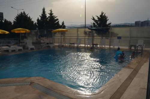 Úszómedence, Denizkumu Hotel in Erdemli Úszómedence, Denizkumu Hotel in Erdemli
