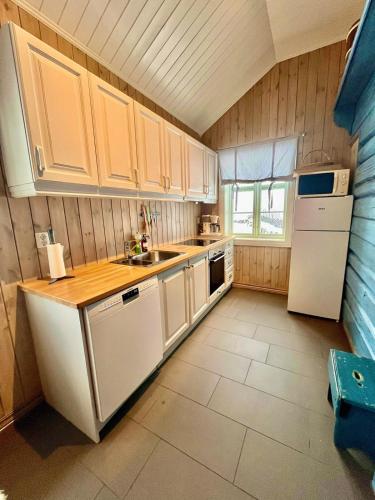 Spacious, central and cozy cabin at ski resort in Хемседал Spacious, central and cozy cabin at ski resort in Хемседал