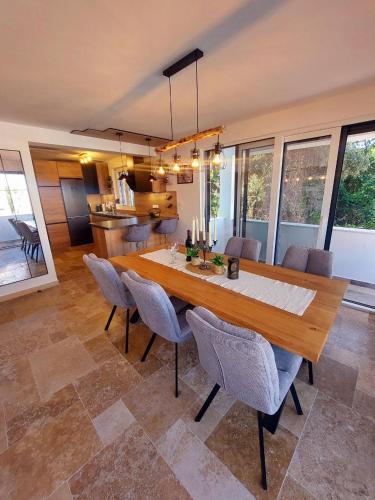 設施, Green Castle in 烏耶哈 設施, Green Castle in 烏耶哈