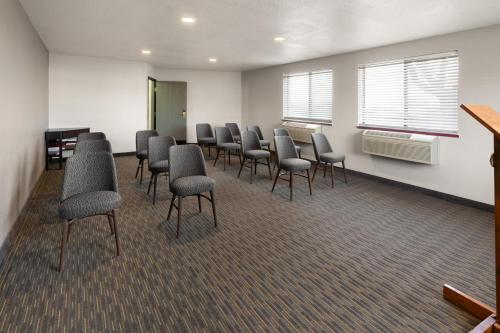 SYLO Hotel Denver Airport, a Ramada by Wyndham in เดนเวอร์ (CO) SYLO Hotel Denver Airport, a Ramada by Wyndham in เดนเวอร์ (CO)