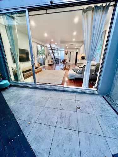 Balcony/terrace, Modern Beachside Suite-Just Steps from Bondi Beach in Bellevue Hill Balcony/terrace, Modern Beachside Suite-Just Steps from Bondi Beach in Bellevue Hill