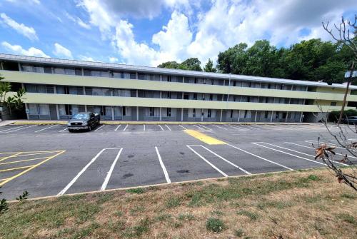 Eksterijer hotela, Days Inn by Wyndham Alexandria South in Alexandria (VA) Eksterijer hotela, Days Inn by Wyndham Alexandria South in Alexandria (VA)