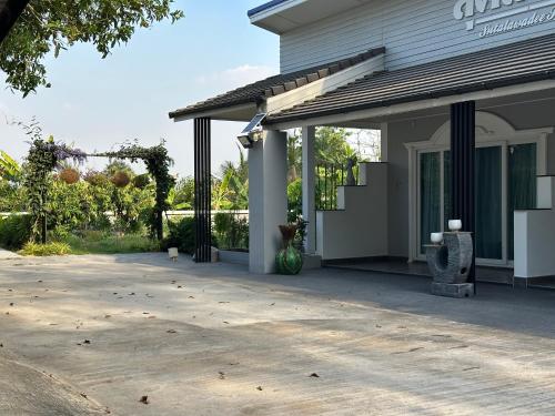 Exterior view, Sutalawadee Resort in Khu Mueang Exterior view, Sutalawadee Resort in Khu Mueang