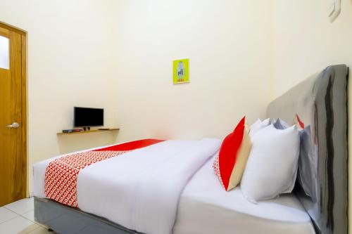 Hotel O Syariah Tasikmalaya Near Universitas Siliwangi Formerly Siliwangi Guest House in Tasikmalaya Hotel O Syariah Tasikmalaya Near Universitas Siliwangi Formerly Siliwangi Guest House in Tasikmalaya