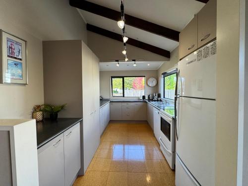 Cocina, River Stone Retreat in Turangi Cocina, River Stone Retreat in Turangi