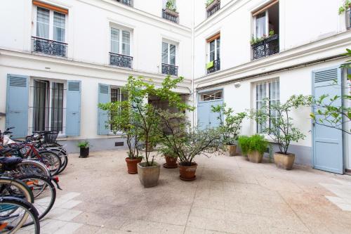 Luminous and design Close To The Sacred Heart in Pigalle Luminous and design Close To The Sacred Heart in Pigalle