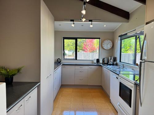 Cocina, River Stone Retreat in Turangi Cocina, River Stone Retreat in Turangi