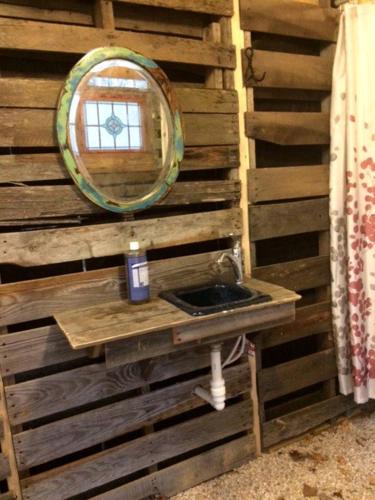 Enchanting Yurt Rental for a Romantic Getaway in North Carolina in 阿爾伯馬爾 (NC) Enchanting Yurt Rental for a Romantic Getaway in North Carolina in 阿爾伯馬爾 (NC)