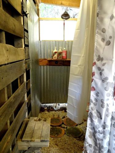 Enchanting Yurt Rental for a Romantic Getaway in North Carolina in 阿爾伯馬爾 (NC) Enchanting Yurt Rental for a Romantic Getaway in North Carolina in 阿爾伯馬爾 (NC)