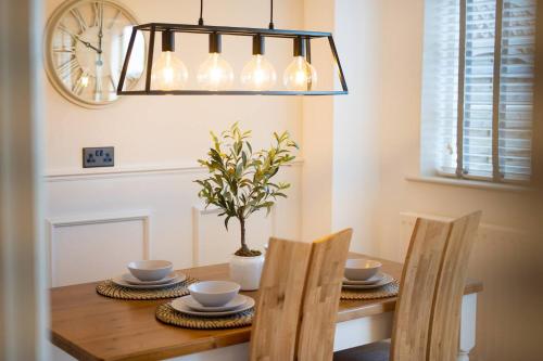 Stylish 2 Bedroom Cottage With Hot Tub And Parking in Bewdley Stylish 2 Bedroom Cottage With Hot Tub And Parking in Bewdley