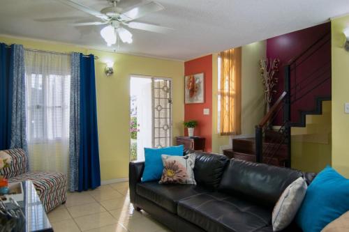 Modern Townhouse with Parking, WiFi and Air Conditioning in Portmore in Portmore Modern Townhouse with Parking, WiFi and Air Conditioning in Portmore in Portmore