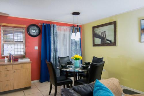 Modern Townhouse with Parking, WiFi and Air Conditioning in Portmore in Portmore Modern Townhouse with Parking, WiFi and Air Conditioning in Portmore in Portmore