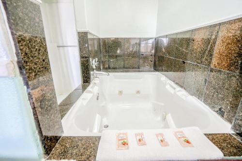 جاكوزي, Day & Night Inn in Hesperia جاكوزي, Day & Night Inn in Hesperia