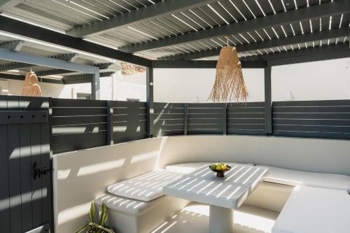 شرفة/ تراس, أجنحة بلاك دايموند (Black Diamond Suites) in أكروتيري شرفة/ تراس, أجنحة بلاك دايموند (Black Diamond Suites) in أكروتيري