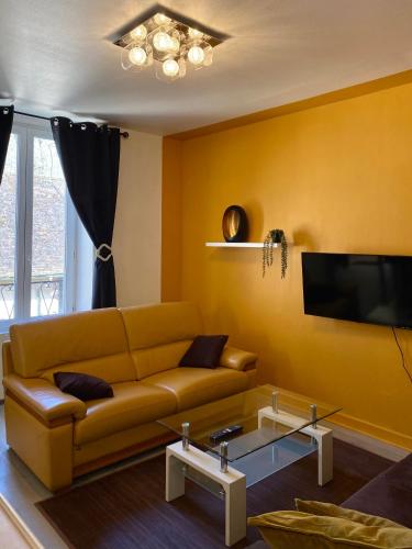 Château, poteries, vins et randonnées 2 (Chateau, poteries, vins et randonnees 2) in Saint-Amand-en-Puisaye Château, poteries, vins et randonnées 2 (Chateau, poteries, vins et randonnees 2) in Saint-Amand-en-Puisaye