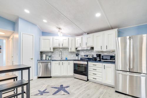 Golf and Pool Access Home with Yard in Lady Lake in Lady Lake (Florida) Golf and Pool Access Home with Yard in Lady Lake in Lady Lake (Florida)