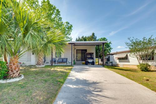 Golf and Pool Access Home with Yard in Lady Lake in Lady Lake (Florida) Golf and Pool Access Home with Yard in Lady Lake in Lady Lake (Florida)