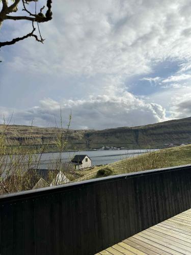 מרפסת, Beggustova - located in Kaldbak village, close to Tórshavn (Beggustova - located in Kaldbak village, close to Torshavn) in Hoyvík מרפסת, Beggustova - located in Kaldbak village, close to Tórshavn (Beggustova - located in Kaldbak village, close to Torshavn) in Hoyvík