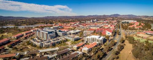 Stylish Stay Near Lake Tuggeranong in تاجيرانونج Stylish Stay Near Lake Tuggeranong in تاجيرانونج