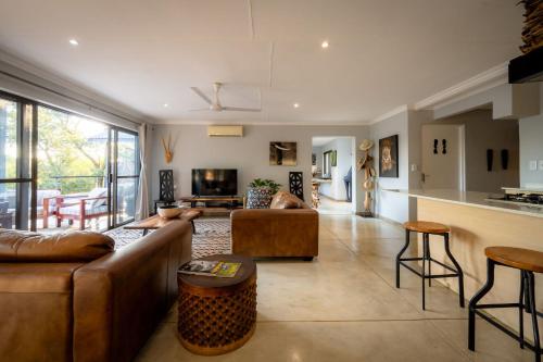 Bar/lounge, Rafiki Bush Lodge in Hoedspruit Bar/lounge, Rafiki Bush Lodge in Hoedspruit