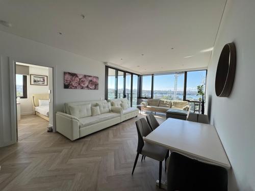 KozyGuru | Rhodes | Water View 3Bedrooms APT in Drummoyne KozyGuru | Rhodes | Water View 3Bedrooms APT in Drummoyne