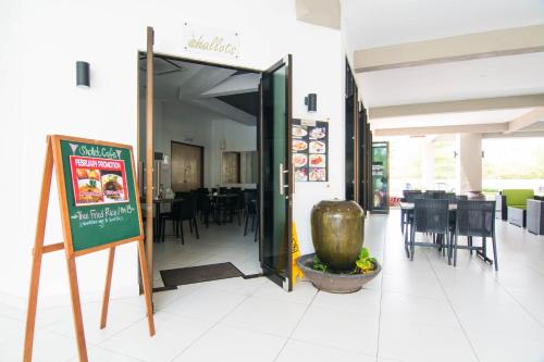 Food and beverages, Holiday Homes At Samsuria Resort in Kuantan Food and beverages, Holiday Homes At Samsuria Resort in Kuantan