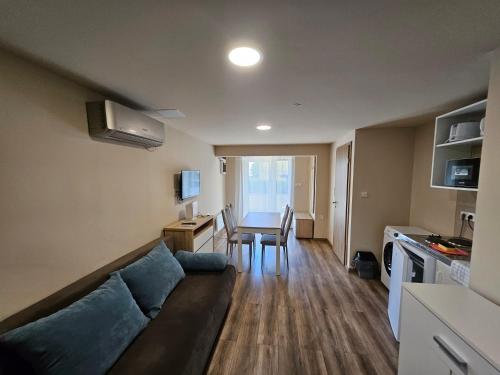 Babérkák Vendégház (Baberkak Vendeghaz) in Balatonfured Babérkák Vendégház (Baberkak Vendeghaz) in Balatonfured