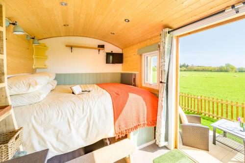 Vista exterior, Gin and Toffee Carriage in Thaxted Vista exterior, Gin and Toffee Carriage in Thaxted