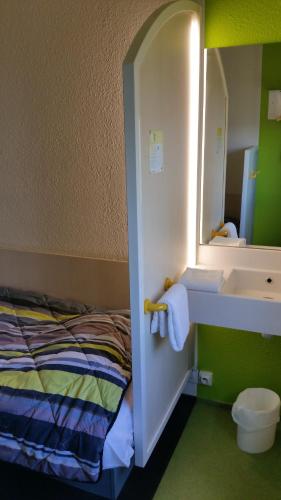 This photo about hotelF1 Lyon Isle D'Abeau Ouest St Exupery shared on HyHotel.com