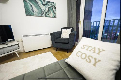 Modern Luxury 2 bed Apartment, Sleeps 5