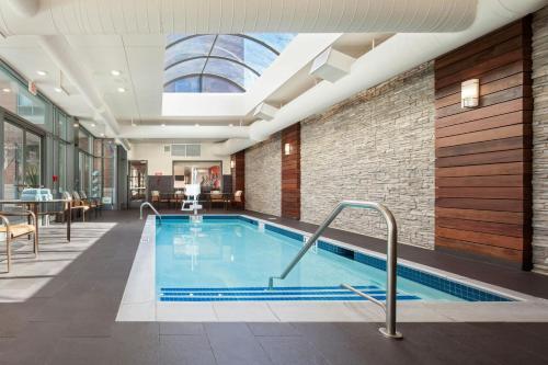 مسبح, كورتيارد بوسطن بروكلين (Courtyard Boston Brookline) in Brookline مسبح, كورتيارد بوسطن بروكلين (Courtyard Boston Brookline) in Brookline