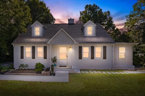 2 King Bed Home, perfect for HPU, Furniture Market in High Point 2 King Bed Home, perfect for HPU, Furniture Market in High Point