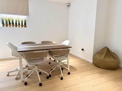 Business center, DIOM Luxe Hostel - Next to AUH & Yas Island near Aldar HQ Building Business center, DIOM Luxe Hostel - Next to AUH & Yas Island near Aldar HQ Building