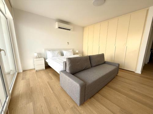 DIOM Luxe Hostel - Next to AUH & Yas Island near Aldar HQ Building DIOM Luxe Hostel - Next to AUH & Yas Island near Aldar HQ Building