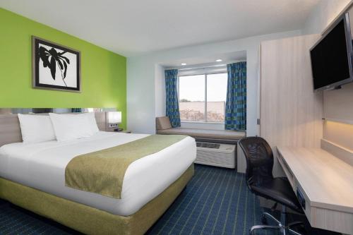科隆內利斯 - 諾曼湖麥克羅特套房酒店 (Microtel Inn & Suites by Wyndham Cornelius/Lake Norman) in 科尼利厄斯(NC) 科隆內利斯 - 諾曼湖麥克羅特套房酒店 (Microtel Inn & Suites by Wyndham Cornelius/Lake Norman) in 科尼利厄斯(NC)