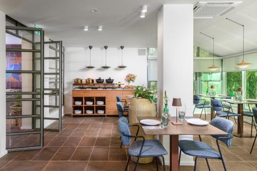 Hotel Carmel (Hotel Carmel) in Carmel Hotel Carmel (Hotel Carmel) in Carmel