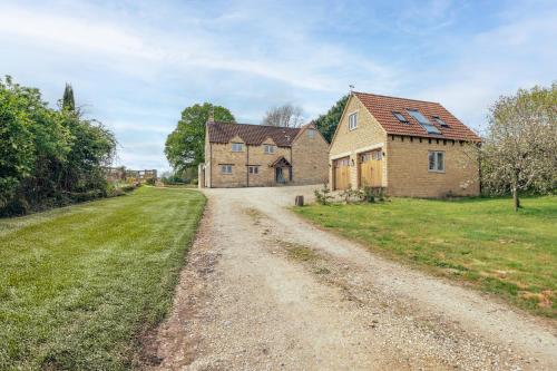 Mulberry Cottage - Stunning 5 Bed in Wiltshire! in Charlton Mulberry Cottage - Stunning 5 Bed in Wiltshire! in Charlton
