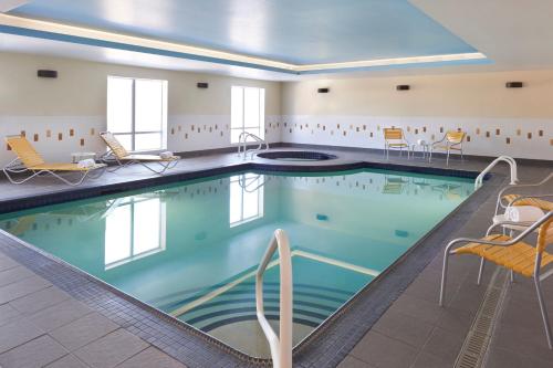 Úszómedence, Fairfield Inn & Suites by Marriott Barrie in Barrie Úszómedence, Fairfield Inn & Suites by Marriott Barrie in Barrie