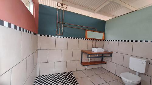 חדר אמבטיה, ZuriCamp - Campsite Safiri in טסומב חדר אמבטיה, ZuriCamp - Campsite Safiri in טסומב