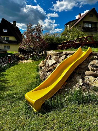 leikkipaikka, Apartmány Berlín - Rokytnice nad Jizerou (Apartmany Berlin - Rokytnice nad Jizerou) in Rokytnice nad Jizerou leikkipaikka, Apartmány Berlín - Rokytnice nad Jizerou (Apartmany Berlin - Rokytnice nad Jizerou) in Rokytnice nad Jizerou
