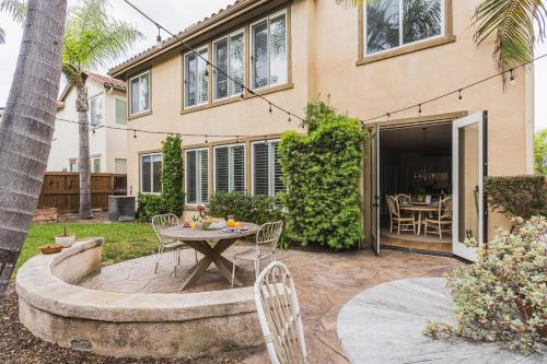 Facilities, Spacious 4BR Home w Fireplace Work Space Backyard Dining in Rancho Peñasquitos Facilities, Spacious 4BR Home w Fireplace Work Space Backyard Dining in Rancho Peñasquitos
