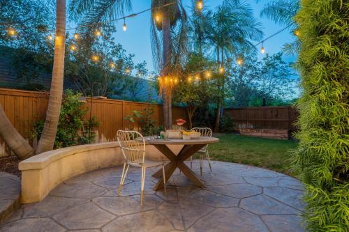 Facilities, Spacious 4BR Home w Fireplace Work Space Backyard Dining in Rancho Peñasquitos Facilities, Spacious 4BR Home w Fireplace Work Space Backyard Dining in Rancho Peñasquitos
