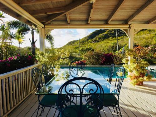 Summer Breeze - Tropical Garden and Private Pool in 聖瑪麗 Summer Breeze - Tropical Garden and Private Pool in 聖瑪麗