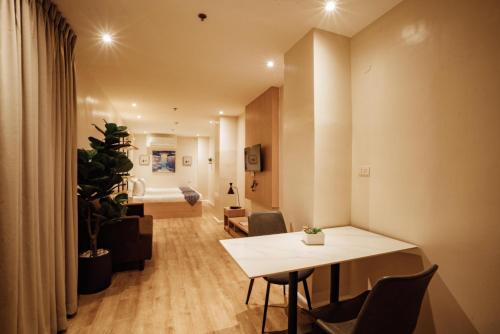 Snooze Inn and Suites in Matina Aplaya Snooze Inn and Suites in Matina Aplaya