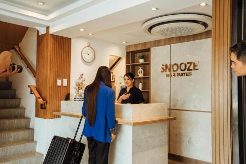 Αίθουσα υποδοχής, Snooze Inn & Suites in Ματίνα Απλάγια Αίθουσα υποδοχής, Snooze Inn & Suites in Ματίνα Απλάγια